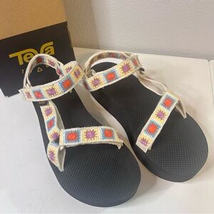 NEW TEVA Women’s Flatform Universal Crochet Sandal Explore